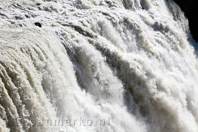 Nog een mooie close up van de Wapta Falls in de Kicking Horse River