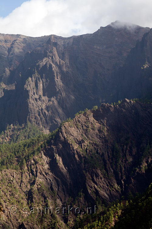 De rotswanden van de Caldera de Taburiente gezien vanaf La Cumbrecita op La Palma