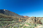 El Teide en bijzondere rotsformaties gezien vanaf het wandelpad bij Los Roques de Garcia op Tenerife