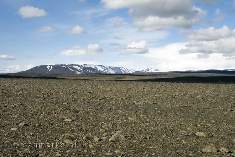 Rijdend over de Kjölur het uitzicht over de Hrútfellsjökull en Langjökull