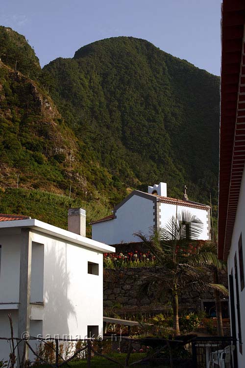 De Capelinha gezien vanaf ons balkon - Casa da Capelinha in Ponta Delgada - Wandelen op Madeira - Portugal