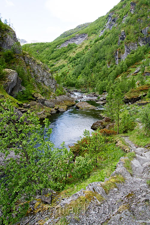 Vanaf het wandelpad een schitterend uitzicht op de Aurlandsdalen in Noorwegen