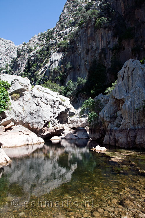 De omgeving in de kloof Torrent de Pareis bij Sa Calobra op Mallorca in