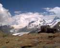 De Gandegghütte met in de achtergrond het Monte Rosa massief bij Zermatt - Wandelen naar de Gandegghütte - Zermatt - Wallis - Zwitserland