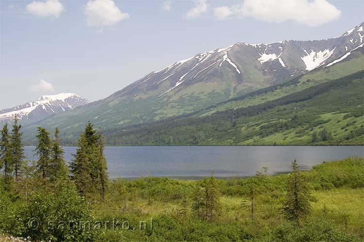 Summit Lake onderweg naar Seward in Alaska