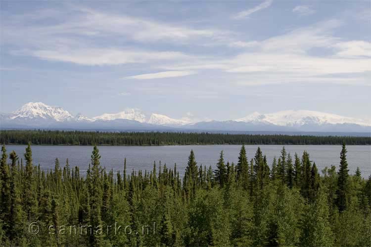 Mount Sanford, Mount Drum en Mount Wrangell in Alaska