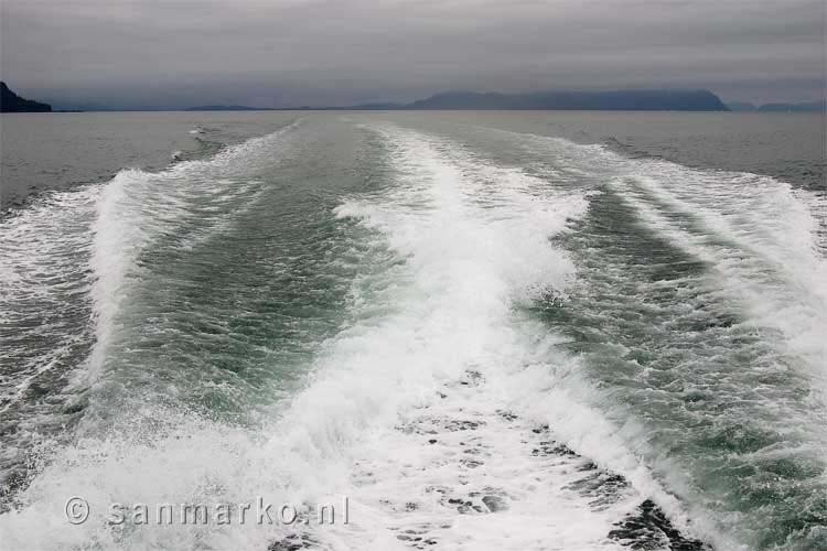 De cruise boot vertrekt vanuit Valdez in Alaska