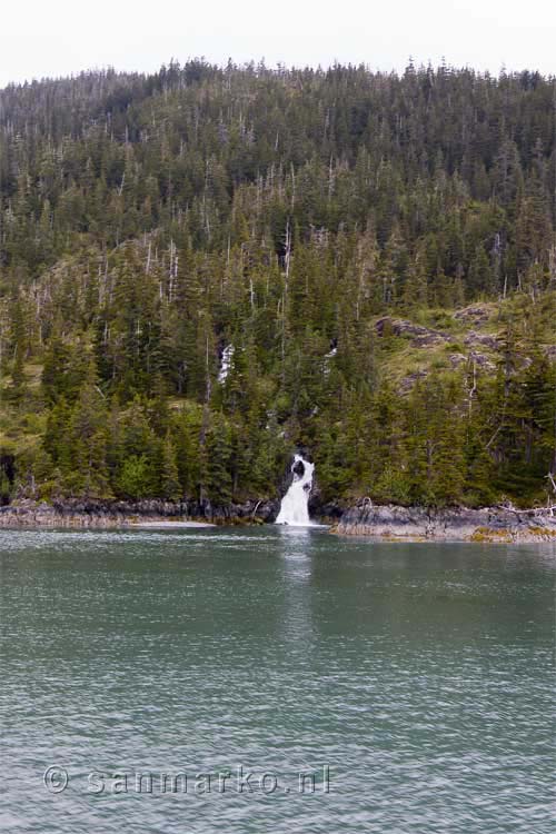 Een van de watervallen in Prince William Sound in Alaska