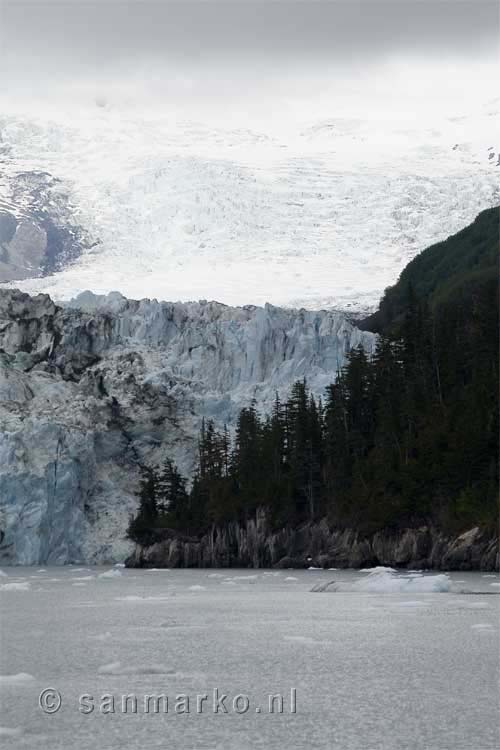 De bovenkant van de Meares Glacier tijdens de glacier cruise in Alaska