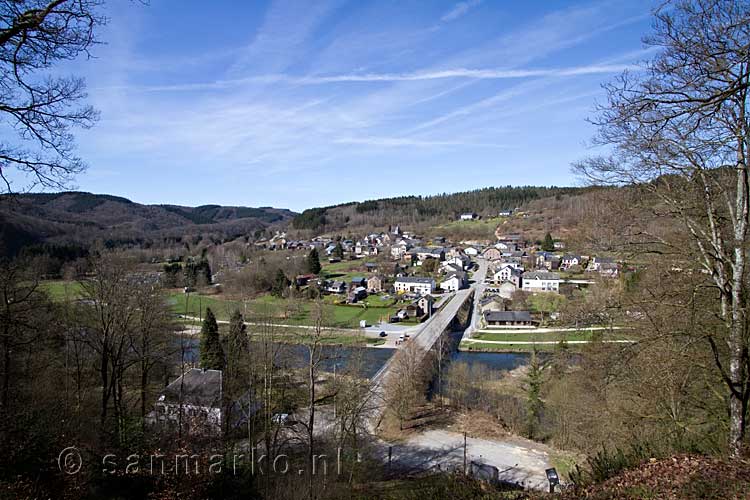 Een mooi uitzicht over Poupehan in de Ardennen in België