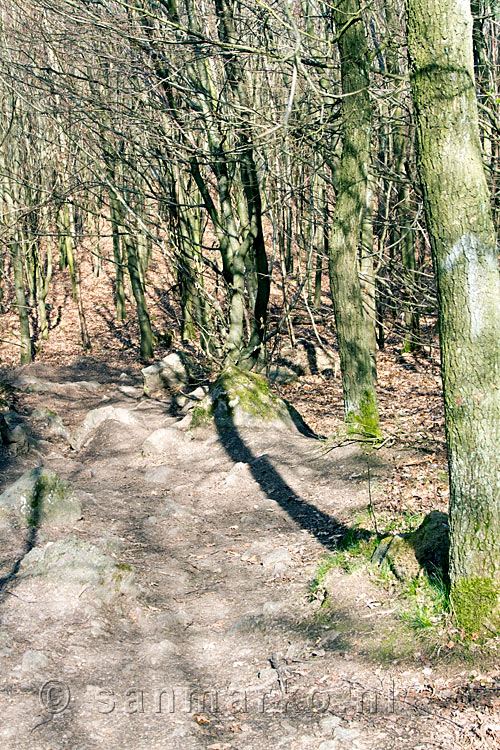 Het wandelpad omhoog van de Lit du Diable naar het uitzichtpunt bij Pierre Haina bij Weris