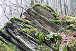 Mooie rotsformaties langs het wandelpad langs de l'Almache bij Gembes