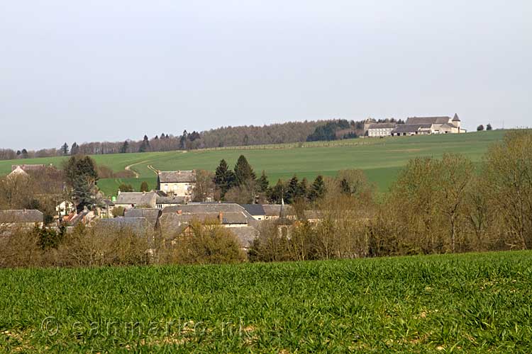 Een mooi uitzicht over Ferme de Sûre vlakbij Furfooz in België