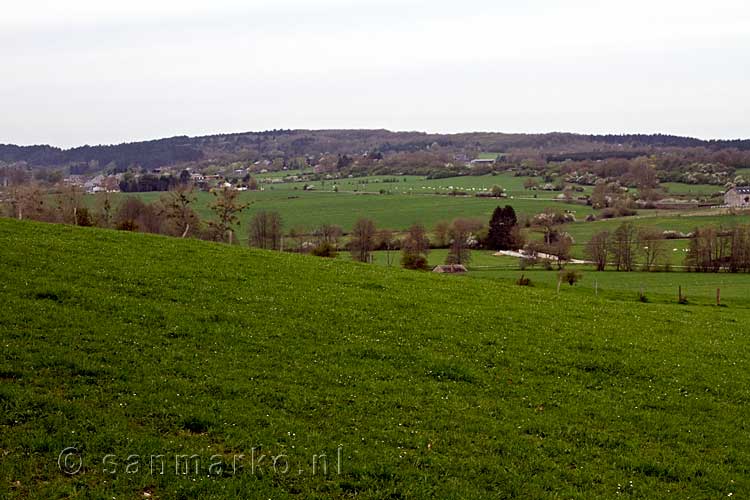 Vanaf het wandelpad een mooi uitzicht over de Ardennen bij Han-sur-Lesse