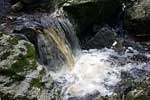 Close-up van een waterval in de La Hoëgne in de Ardennen bij Hockay