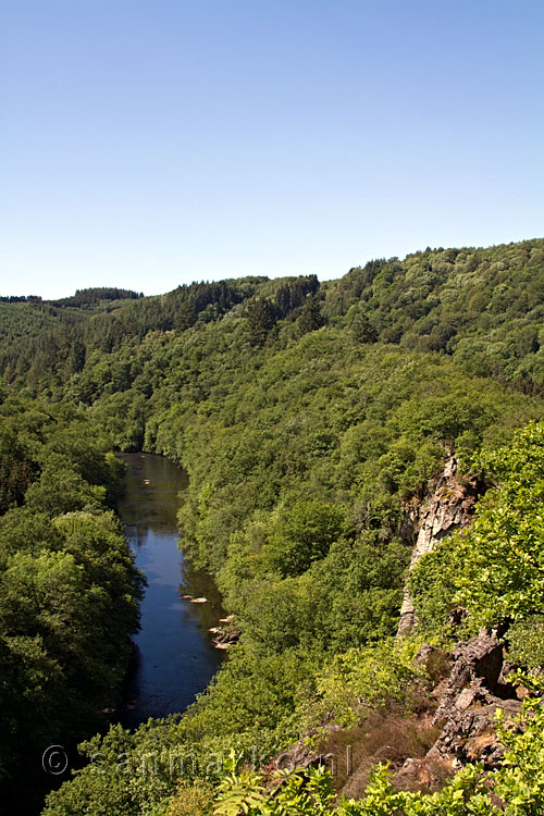 Het uitzicht vanaf de rotsen van Le Hérou over de Ourthe