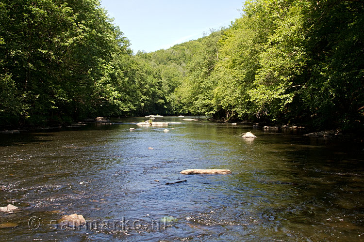 De Ourthe in het dal bij Nadrin, vlakbij La Roche-en-Ardenne