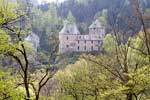 Door de bossen een leuk uitzicht op Chateau Reinhardstein bij Robertville