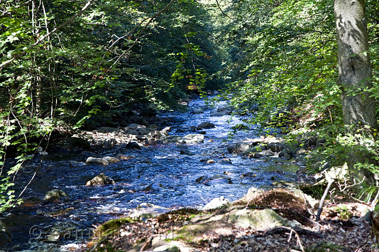 Soms een iets beter zicht op de Hill vanaf het wandelpad terug naar Ternell in België