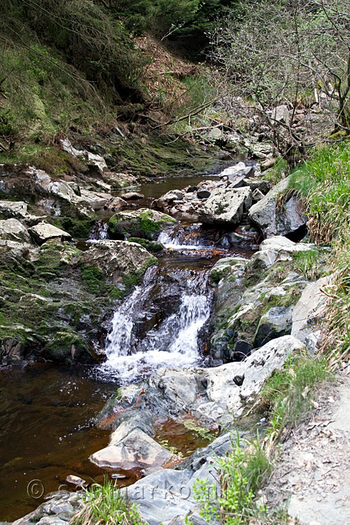 Het mooie stroompje Trôs Marets daalt snel wat voor veel leuke watervallen zorgt