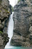 Eén van de hoogste watervallen in Johnston Canyon in Canada