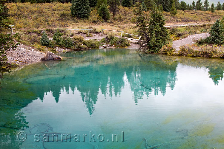 De blauwe meren van de Ink Pots in Banff NP in Canada
