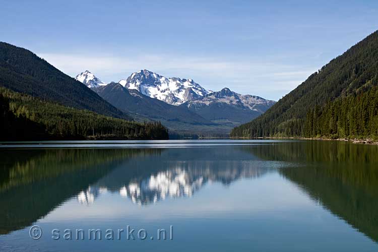 Duffey Lake en Joffre Peak onderweg van Whistler naar Clearwater