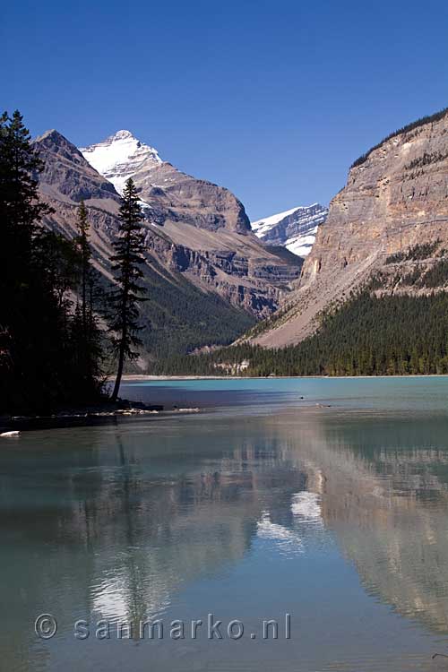 Wandelen naar Kinney Lake bij Mount Robson