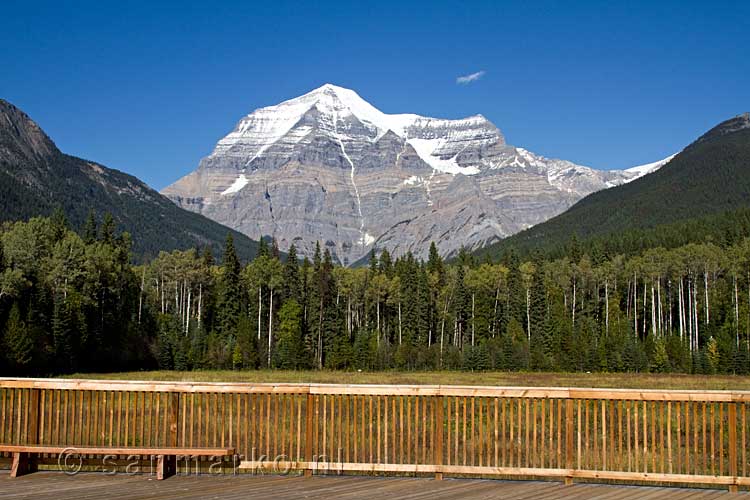 Mount Robson vanaf het bezoekerscentrum tussen Clearwater en Jasper