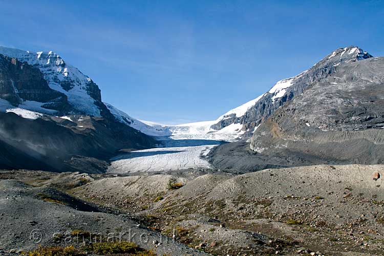 De Athabasca Glacier aan de Icefields Parkway tussen Jasper en Banff