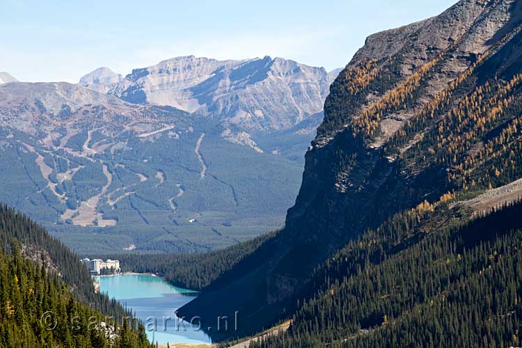 Uitzicht op Lake Louise tijdens de wandeling in Banff NP