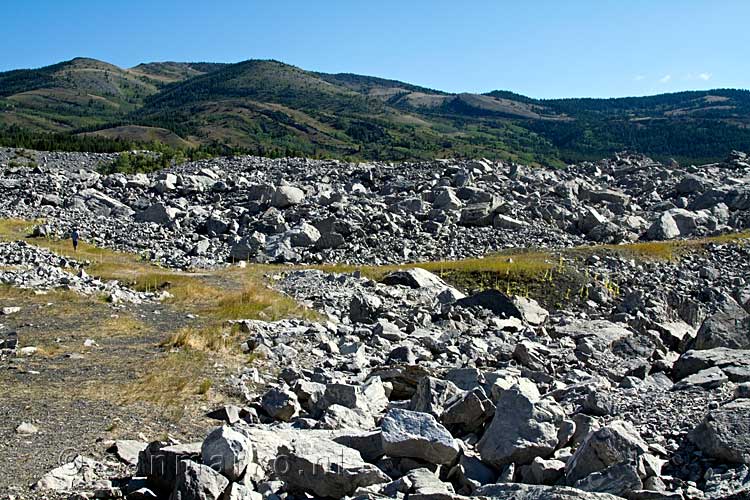 Het is goed zichtbaar hoe ver Frank Slide het dal in is gekomen