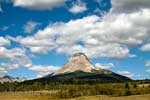 Crowsnest Mountain langs de Crownest Highway op de Crowsnest Pass in Alberta