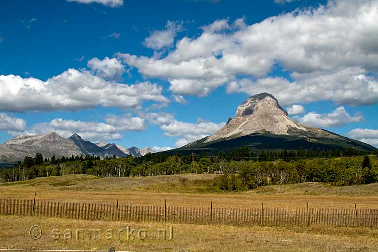 Het uitzicht over de Crowsnest en High Rock Range bij Crowsnest Pass in Canada