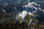 Tijdens de wandeling over de Glacier Crest Trail een mooi uitzicht op de waterval