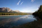 Onderweg van Jasper naar Banff een mooi uitzicht langs de Icefields Parkway