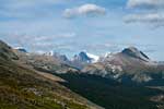 Het uitzicht vanaf het wandelpad bij Parker Ridge richting Banff
