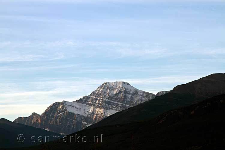 Vanuit Jasper het uitzicht Mount Edith Cavell voor we naar Banff rijden