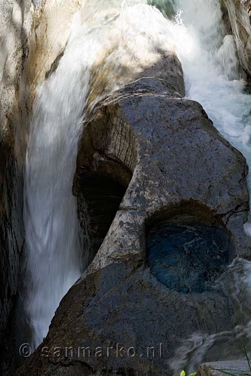 Mooie draaikolken in Maligne Canyon in Jasper National Park