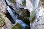 Nog een mooi uitzicht op de waterval in Maligne Canyon