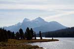 Mount Charlton en Mount Unwin bij Maligne Lake in Jasper NP