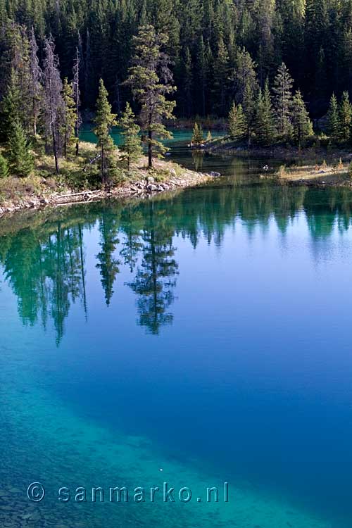 Wandelen langs Second Lake in the Valley of the Five Lakes