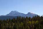 Een mooi uitzicht over de bergen van Jasper National Park vanaf het wandelpad
