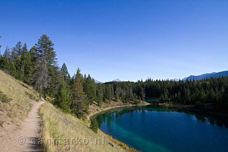 Nog een mooi uitzicht over Second Lake in the Valley of the Five Lakes in Jasper NP