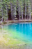 Genoeg bankjes rondom de Grassi Lakes in Kananaskis Country bij Canmore