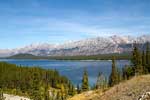 Lower Windy Lake en de bergketen van Mount Wintour in Kananaskis Country