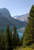 Een bootje op Upper Windy Lake in Kananaskis Country