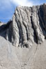 De mooi gevormde rotsen rondom het wandel pad Ptarmigan Cirque bij de Highwood Pass