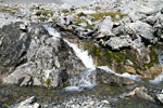 Een kleine waterval bij de Ptarmigan Cirque in Kananaskis Country