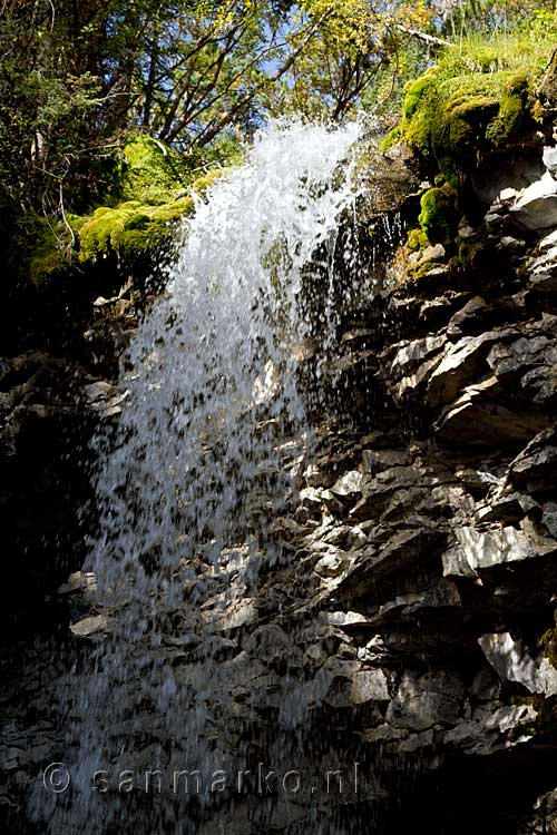 Een leuke foto van de Troll Falls in Kananaskis Country in Canada